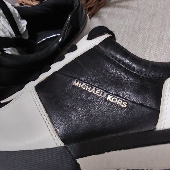 MICHAEL Michael Kors leather black and white  Allie Trainer size 6M - Picture 2 of 14